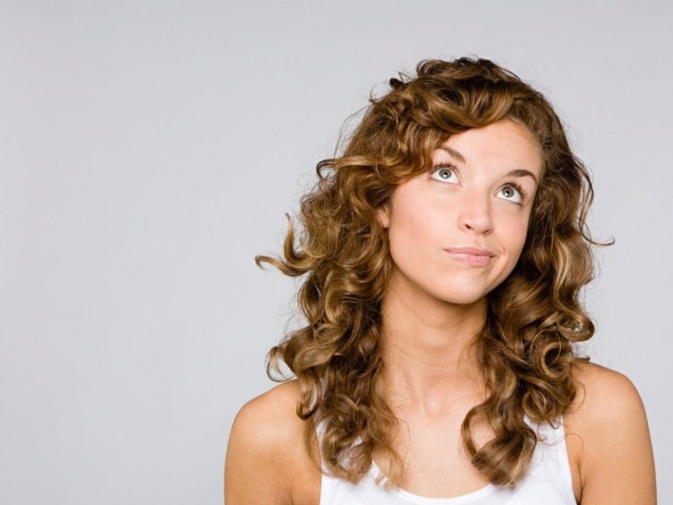 Curly Wig Hairstyles: Embrace Natural Bounce and Fullness