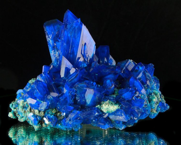 Topaz and Tourmaline: A Detailed Comparison of Two Stunning Gemstones